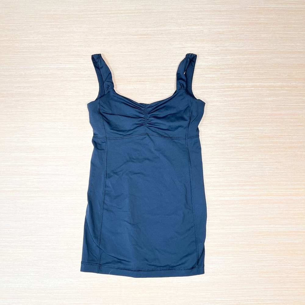 Lululemon black long tank top with built in bra Sz 6